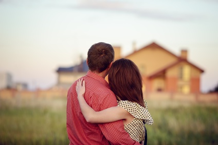 Oasis Reviews couple in field